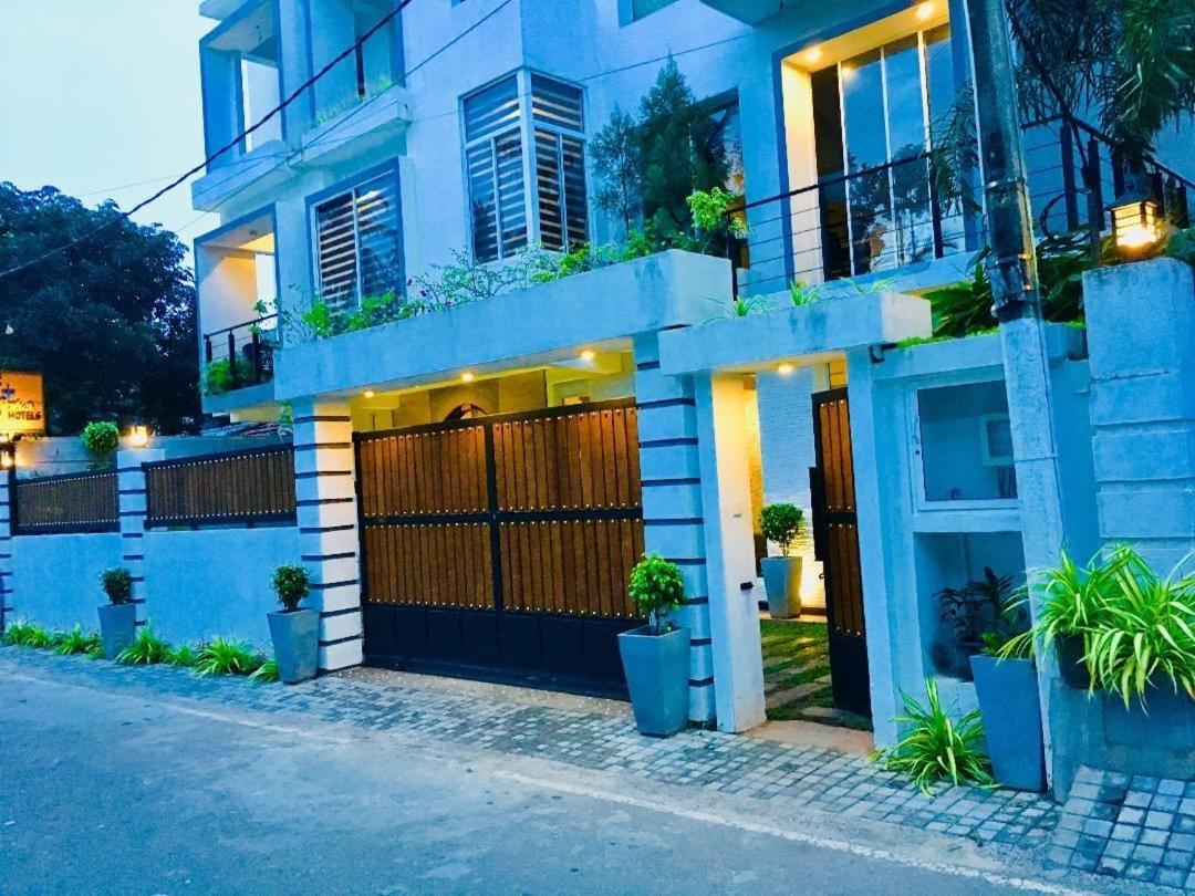 8 Plus Motels Negombo Eksteriør billede