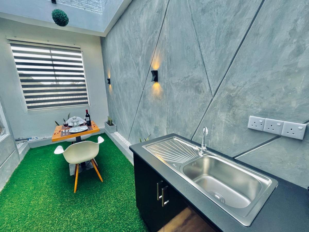 8 Plus Motels Negombo Eksteriør billede