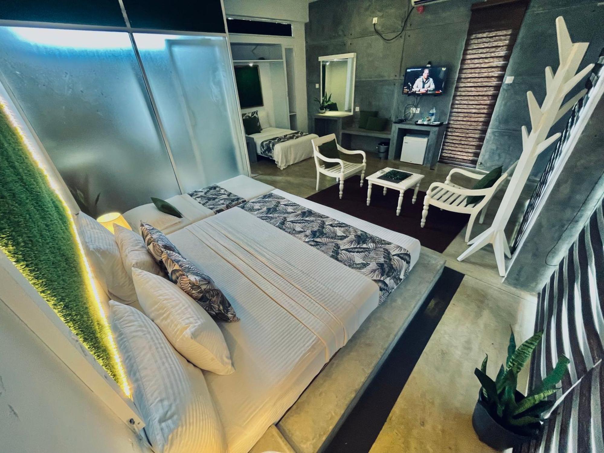 8 Plus Motels Negombo Eksteriør billede