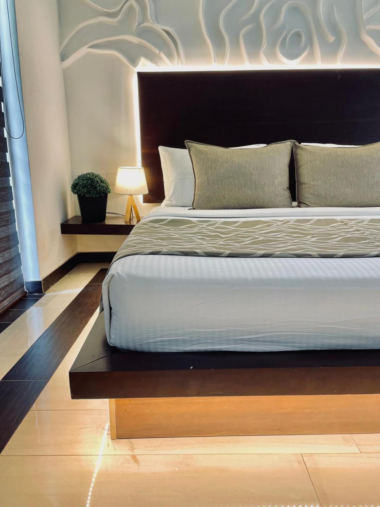 8 Plus Motels Negombo Eksteriør billede