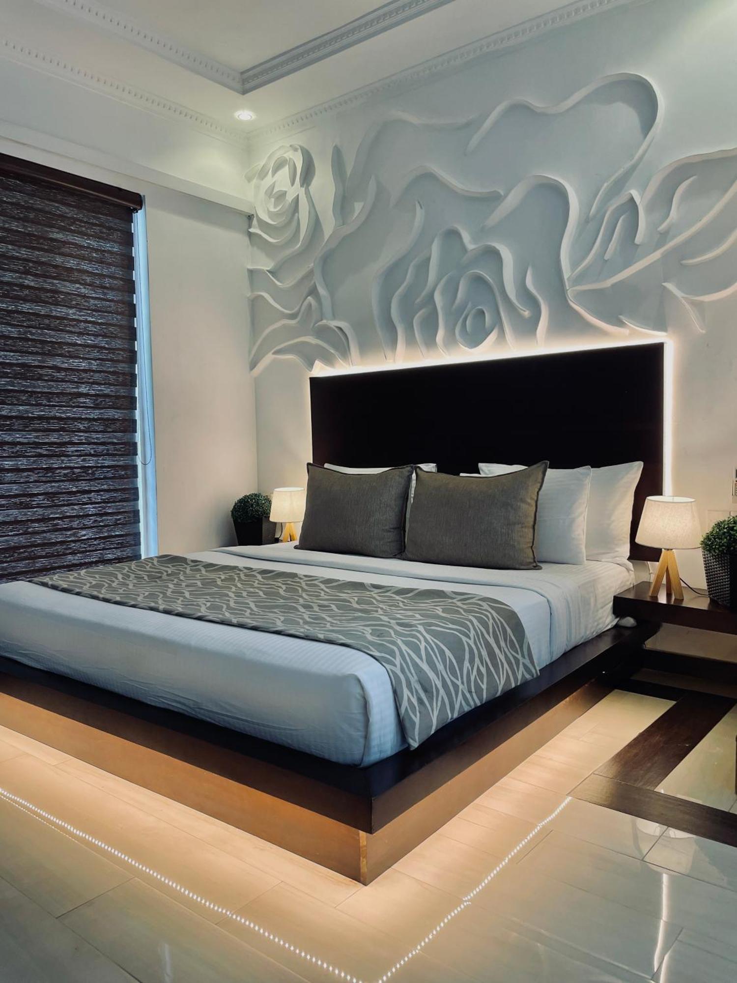 8 Plus Motels Negombo Eksteriør billede