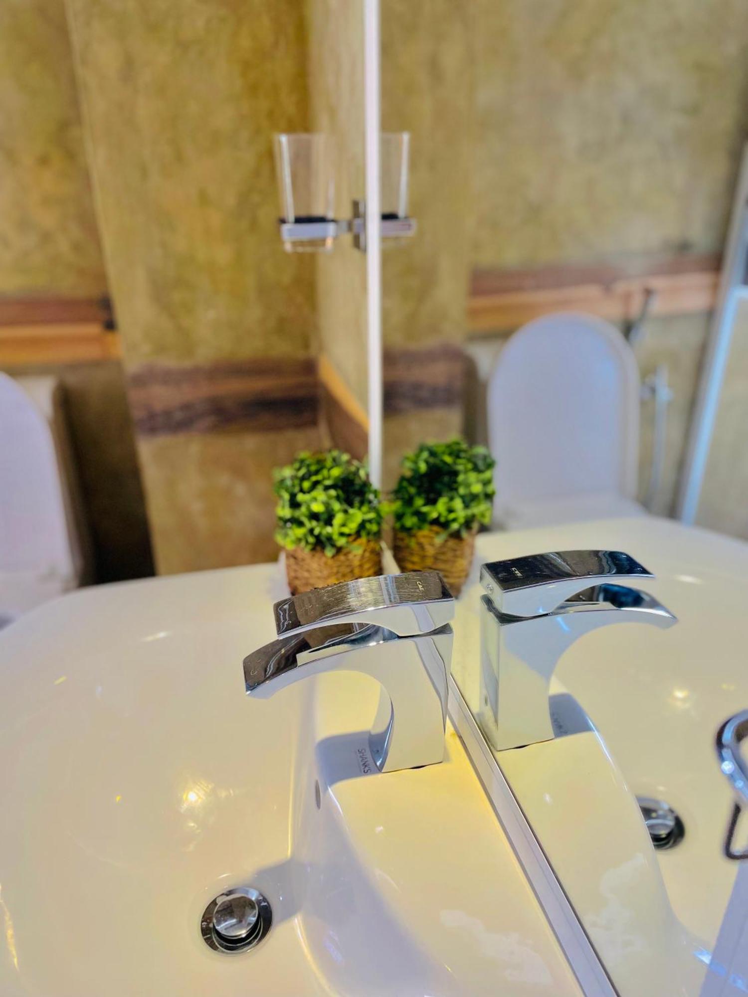 8 Plus Motels Negombo Eksteriør billede
